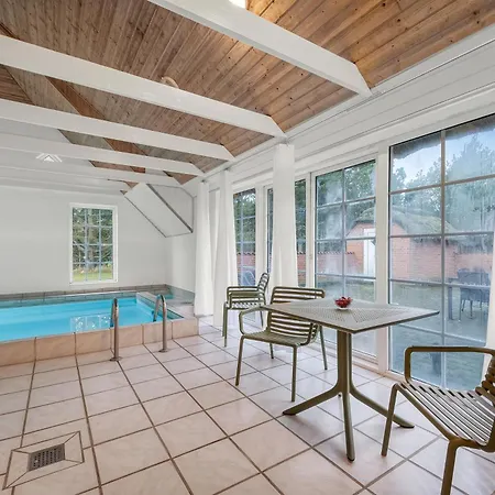 Renovated Thatched Pool House By The North Sea For 16 People, Holiday home