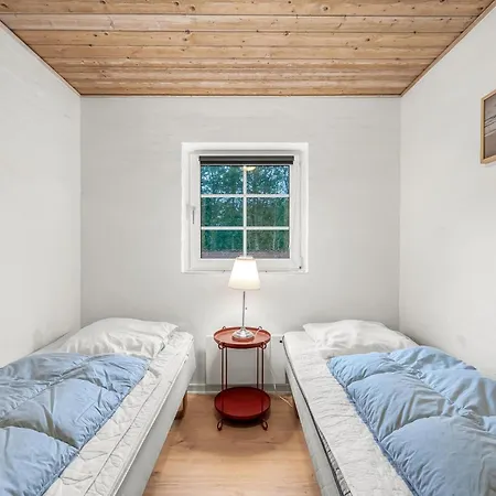 Renovated Thatched Pool House By The North Sea For 16 People, Holiday home Ulfborg
