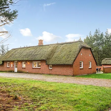 Renovated Thatched Pool House By The North Sea For 16 People,
