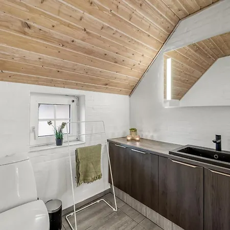 Renovated Thatched Pool House By The North Sea For 16 People, Ulfborg