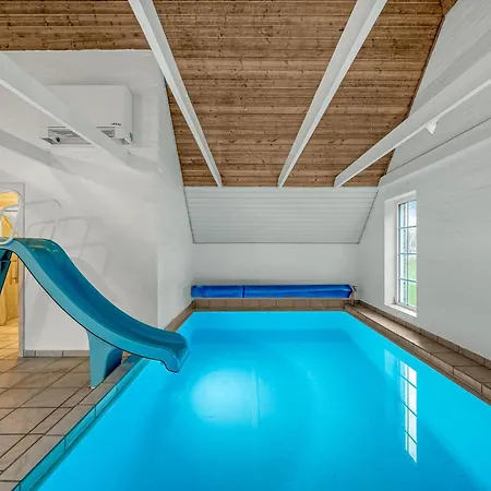 Renovated Thatched Pool House By The North Sea For 16 People, Holiday home