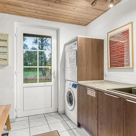 Renovated Thatched Pool House By The North Sea For 16 People, Holiday home *