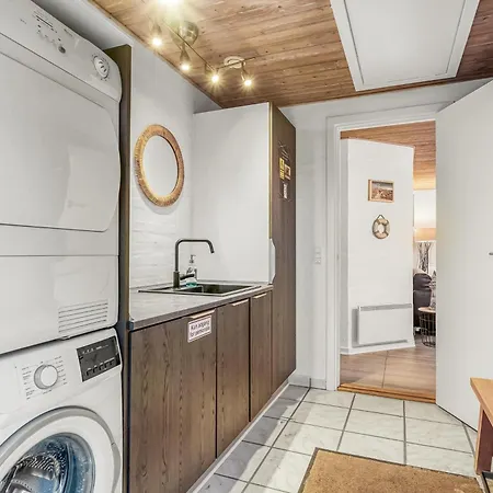 Renovated Thatched Pool House By The North Sea For 16 People, Holiday home Ulfborg