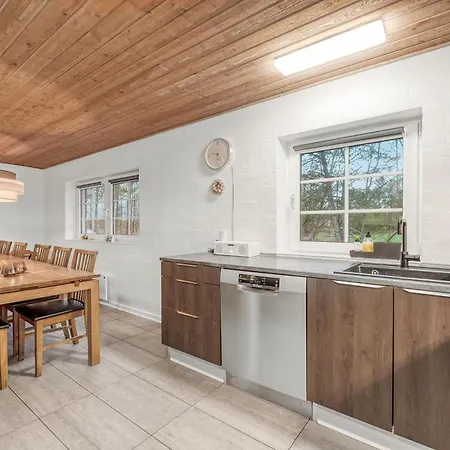 Renovated Thatched Pool House By The North Sea For 16 People,