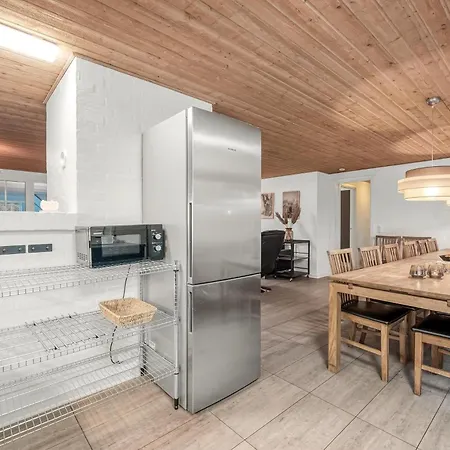 Renovated Thatched Pool House By The North Sea For 16 People, Holiday home Ulfborg
